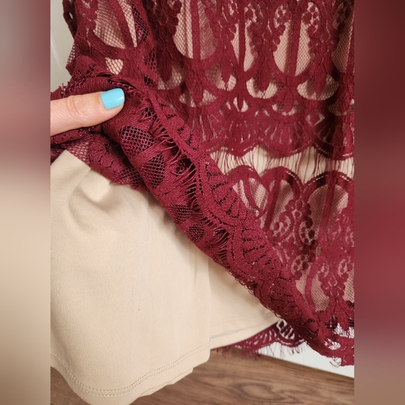 Mock-neck lace top - Picture 4 of 15